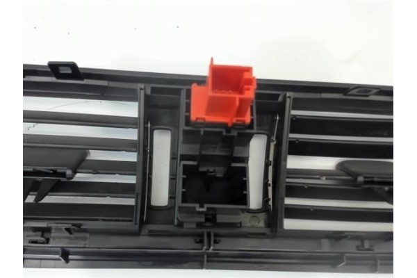 Recambio de rejilla entrada de aire para skoda fabia (nj3) referencia OEM IAM 5J0820957  