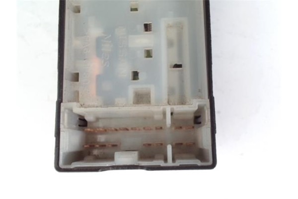 Recambio de mando elevalunas para nissan micra iv (k13k/kk) 1.2 referencia OEM IAM 254011HB0C 809613HN6A 