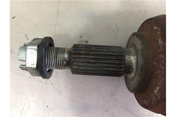 Recambio de palier delantero derecho para dacia duster i 1.5 ambiance 4x2 referencia OEM IAM 8200939996  