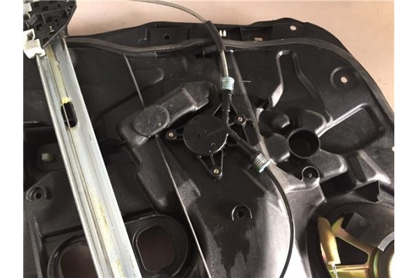 Recambio de elevalunas electrico delantero izquierdo para mazda 3 berlina (bk) 1.6 cd active+ xcite referencia OEM IAM G22C5858X