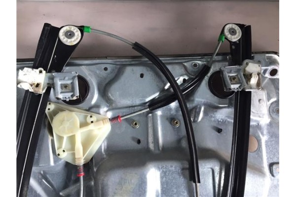 Recambio de elevalunas electrico delantero izquierdo para volkswagen polo iv (9n1) 1.2 12v referencia OEM IAM 602959801A  