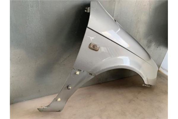 Recambio de aleta delantero derecha para kia carnival ii (fl) 2.9 td referencia OEM IAM 0K57A52111 8321825 