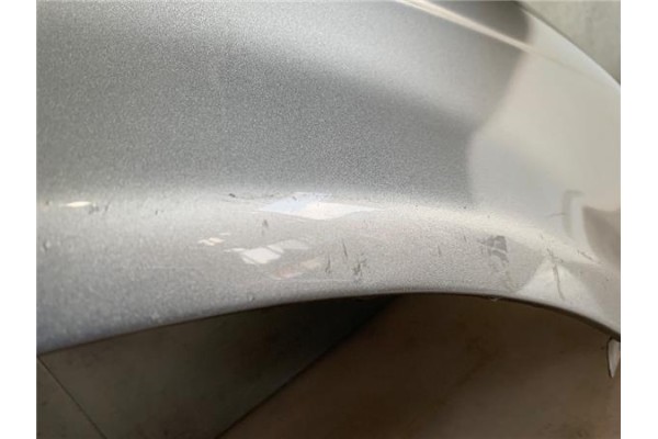 Recambio de aleta delantero derecha para kia carnival ii (fl) 2.9 td referencia OEM IAM 0K57A52111 8321825 