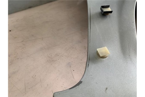 Recambio de aleta delantero derecha para kia carnival ii (fl) 2.9 td referencia OEM IAM 0K57A52111 8321825 