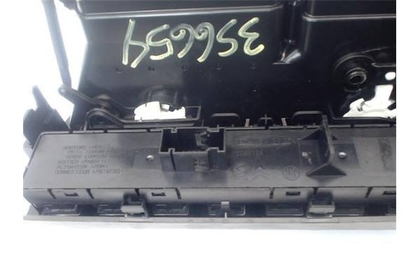 Recambio de interruptor luces emergencia para peugeot 3008 2.0 style referencia OEM IAM 96652440ZD  