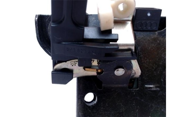 Recambio de cerradura porton para audi a3 (8p1) 2.0 tdi 16v referencia OEM IAM 8P3827469A  