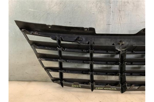 Recambio de rejilla capo para chrysler grand voyager (rt) 2.8 limited referencia OEM IAM 4857958AA  
