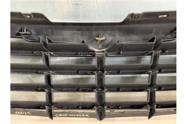 Recambio de rejilla capo para chrysler grand voyager (rt) 2.8 limited referencia OEM IAM 4857958AA  