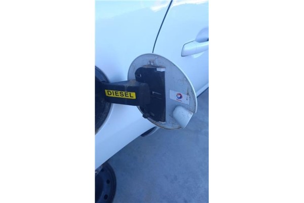Recambio de tapa exterior combustible para peugeot 3008 2.0 style referencia OEM IAM 981010968A  
