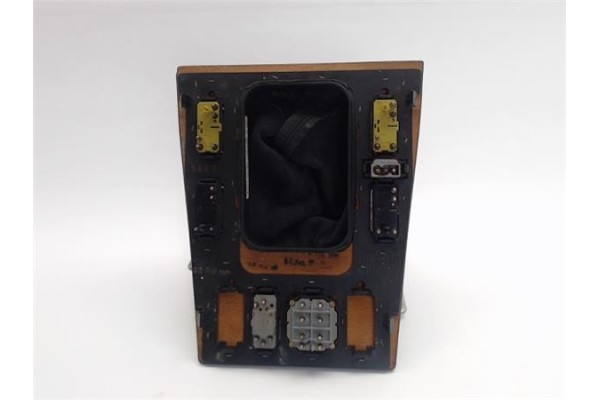 Recambio de embellecedor consola central para mercedes-benz clase c (bm 202) berlina referencia OEM IAM 2022670810  