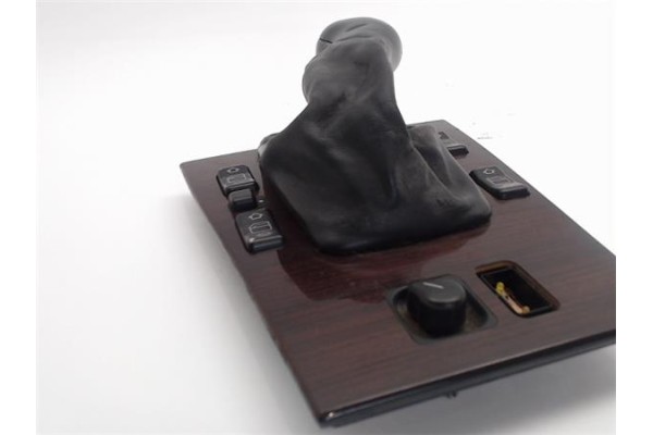 Recambio de embellecedor consola central para mercedes-benz clase c (bm 202) berlina referencia OEM IAM 2022670810  