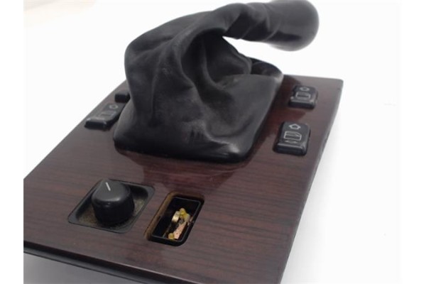 Recambio de embellecedor consola central para mercedes-benz clase c (bm 202) berlina referencia OEM IAM 2022670810  