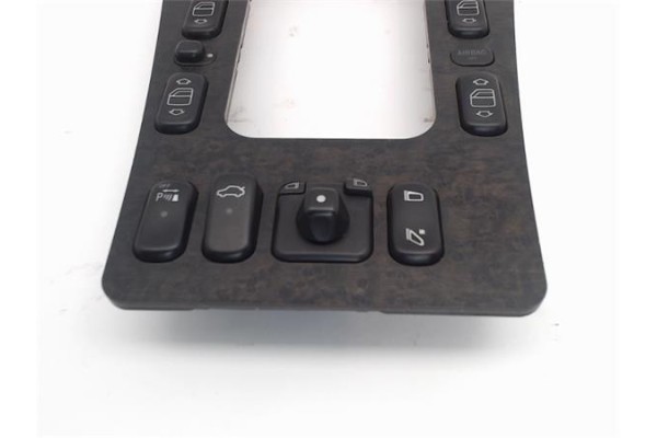 Recambio de embellecedor consola central para mercedes-benz clase e (bm 210) berlina referencia OEM IAM   