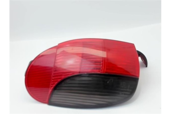 Recambio de piloto trasero izquierdo para peugeot 306 break referencia OEM IAM 45227  