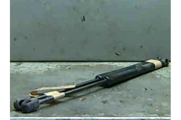 Recambio de amortiguador porton para opel astra h berlina 1.7 cdti referencia OEM IAM 132743  