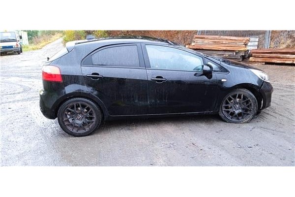 kia rio (ub) del año 2012