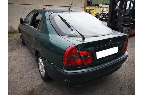 mitsubishi carisma berlina 5 (da0) del año 2000