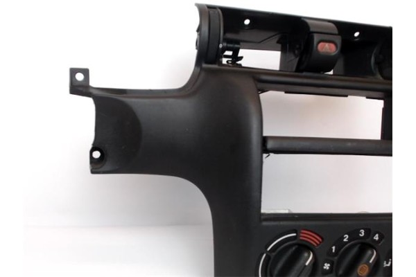 Recambio de embellecedor consola central para opel astra f berlina 1.6 i referencia OEM IAM 90450435LHD  