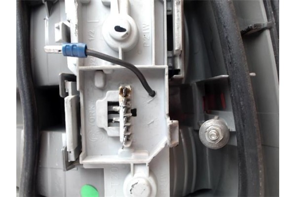 Recambio de piloto trasero izquierdo para opel vectra c berlina 2.0 dti 16v referencia OEM IAM 13130643  