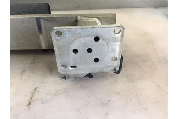 Recambio de refuerzo paragolpes para citroen c4 berlina 1.6 hdi referencia OEM IAM 7414JY L03709 