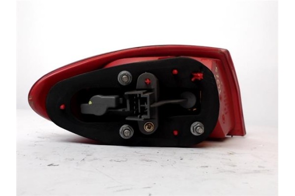 Recambio de piloto trasero derecho para alfa romeo 147 (190) 2.0 selespeed distinctive referencia OEM IAM 46556347  