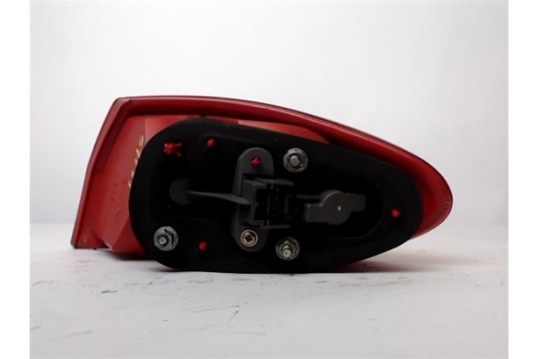 Recambio de piloto trasero izquierdo para alfa romeo 147 (190) 2.0 selespeed distinctive referencia OEM IAM 46556349  
