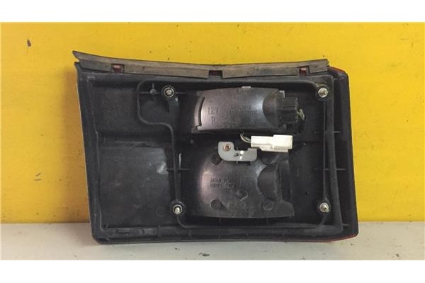 Recambio de piloto interior derecho para toyota carina (t19) 2.0 gl familiar referencia OEM IAM E135706  