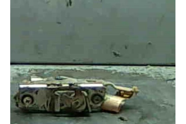 Recambio de cierre electromagnetico trasero derecho para nissan trade furgón 2.0 d referencia OEM IAM 90502R8000  