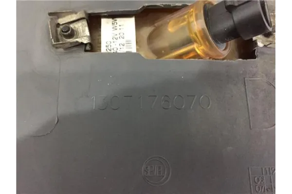 Recambio de moldura aleta trasero derecha para peugeot boxer (333) combi bat.3000mm referencia OEM IAM 1308103070  