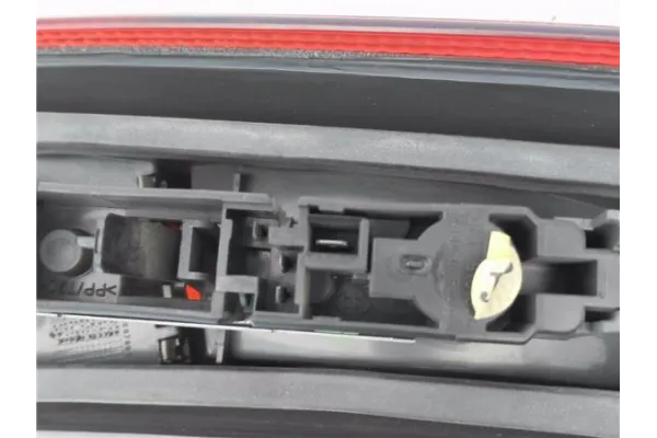 Recambio de piloto superior trasero derecho para volvo v70 familiar 2.5 referencia OEM IAM 9157800 9169473 