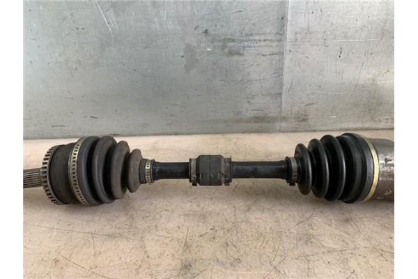 Recambio de palier delantero derecho para nissan primera berlina (p11) 2.0 referencia OEM IAM 391002F210  