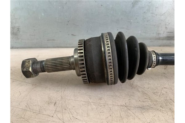 Recambio de palier delantero derecho para nissan primera berlina (p11) 2.0 referencia OEM IAM 391002F210  