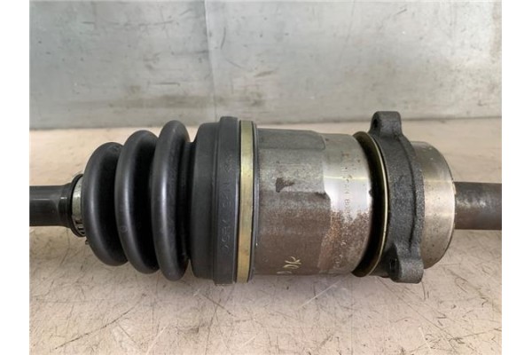 Recambio de palier delantero derecho para nissan primera berlina (p11) 2.0 referencia OEM IAM 391002F210  