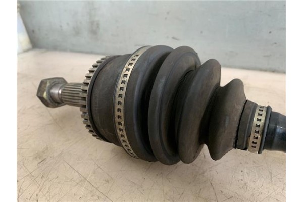 Recambio de palier delantero derecho para nissan primera berlina (p11) 2.0 referencia OEM IAM 391002F210  