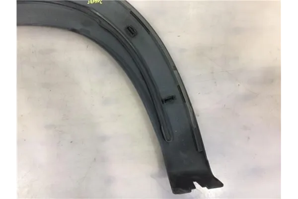 Recambio de moldura aleta trasero derecha para peugeot boxer (333) combi bat.3000mm referencia OEM IAM 1308103070  