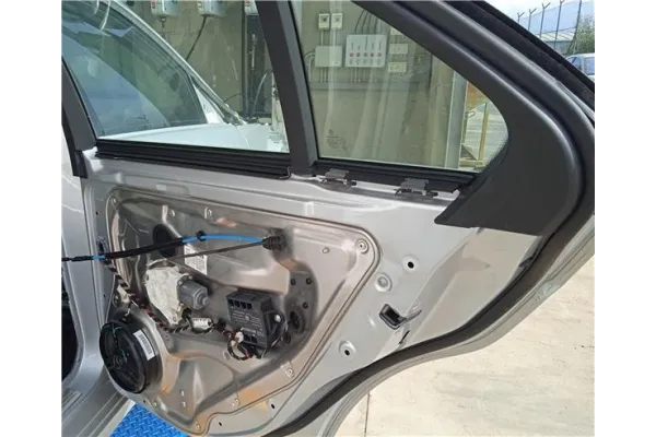 Recambio de puerta trasero derecha para mercedes-benz clase c (bm 204) berlina 3.0 c 280 (204.054) referencia OEM IAM A204730020