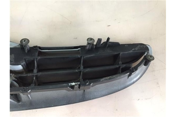 Recambio de rejilla capo para citroen saxo 1.1 sx referencia OEM IAM 7804J6 G0497 7804K1 , CITROËN