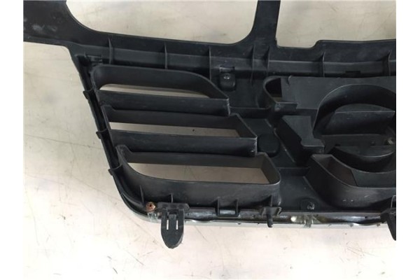Recambio de rejilla capo para nissan x-trail (t30) 2.2 di 4x4 referencia OEM IAM 623108H700 623108H70A 