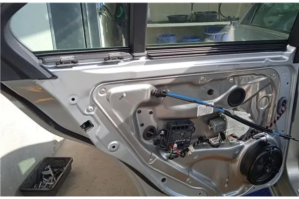 Recambio de puerta trasero izquierda para mercedes-benz clase c (bm 204) berlina 3.0 c 280 (204.054) referencia OEM IAM A2047302