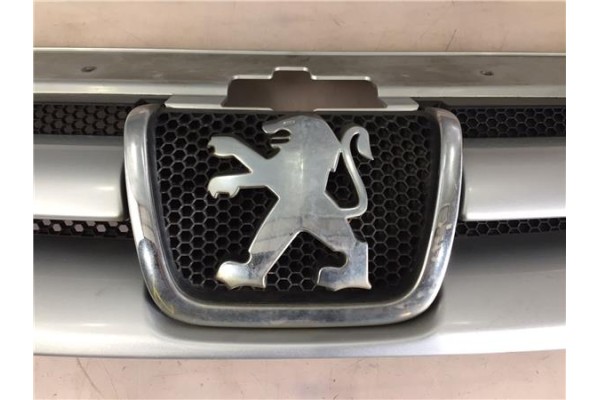 Recambio de rejilla capo para peugeot partner combispace (5f) 2.0 hdi referencia OEM IAM 9644758777  