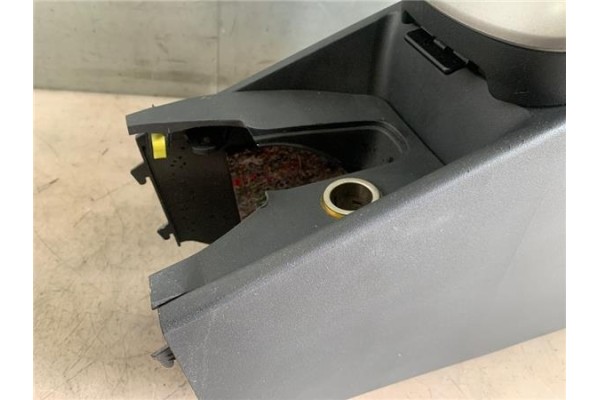 Recambio de embellecedor consola central para toyota auris (e15) 2.0 d-4d referencia OEM IAM 5891012370B0 1ADFTV 