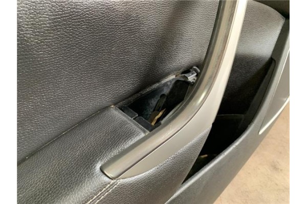 Recambio de guarnecido puerta delantero izquierda para opel astra j 1.6 referencia OEM IAM 13321403  
