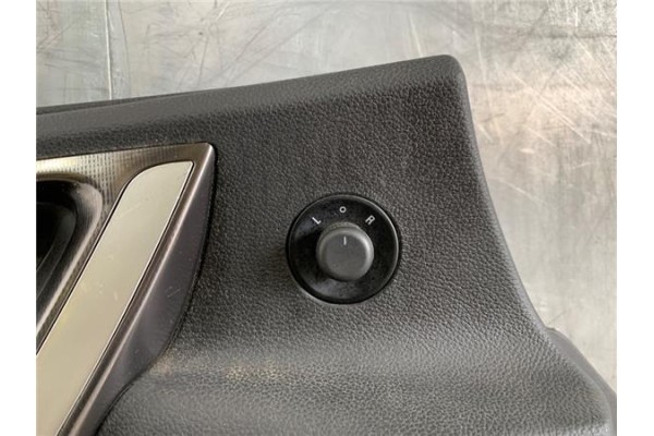 Recambio de guarnecido puerta delantero izquierda para opel astra j 1.6 referencia OEM IAM 13321403  