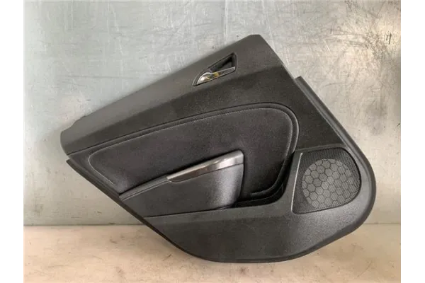 Recambio de guarnecido puerta trasero izquierda para opel astra j 1.6 referencia OEM IAM 13258735  