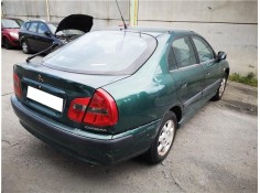 mitsubishi carisma berlina 5 (da0) del año 2000