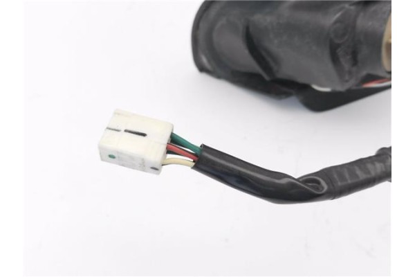 Recambio de piloto trasero derecho para toyota corolla familiar (e11) 1.6 linea terra referencia OEM IAM 8155013401  
