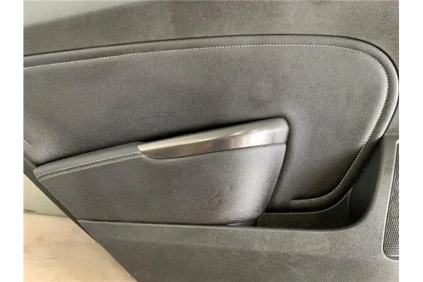 Recambio de guarnecido puerta trasero izquierda para opel astra j 1.6 referencia OEM IAM 13258735  