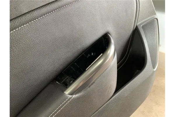 Recambio de guarnecido puerta trasero izquierda para opel astra j 1.6 referencia OEM IAM 13258735  