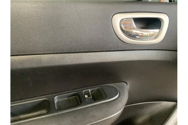 Recambio de puerta delantero izquierda para peugeot 307 (3a/c) 1.4 16v referencia OEM IAM 9002S8  