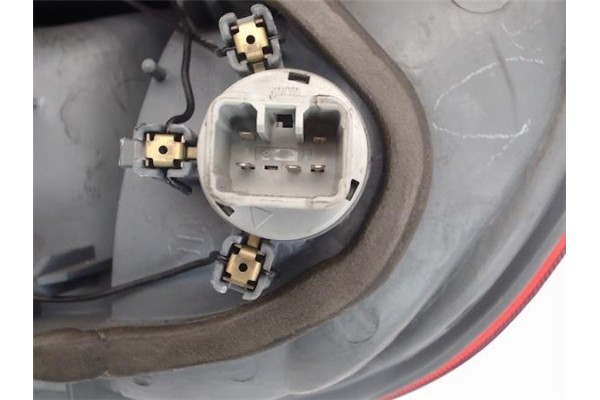 Recambio de piloto trasero izquierdo para toyota yaris (ncp1/nlp1/scp1) referencia OEM IAM 8156052120  